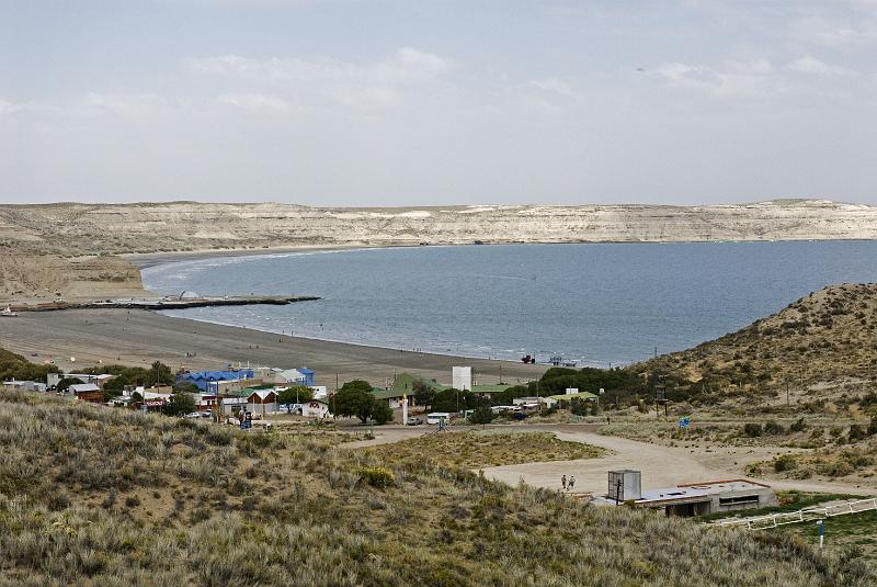 20071209 155036 D200 c 3900x2600.jpg - Overlooking Puerto Piramides, Argentina